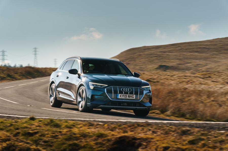  Audi e-tron 55 Quattro 2019 года  (UK) (фото 21 из 40)